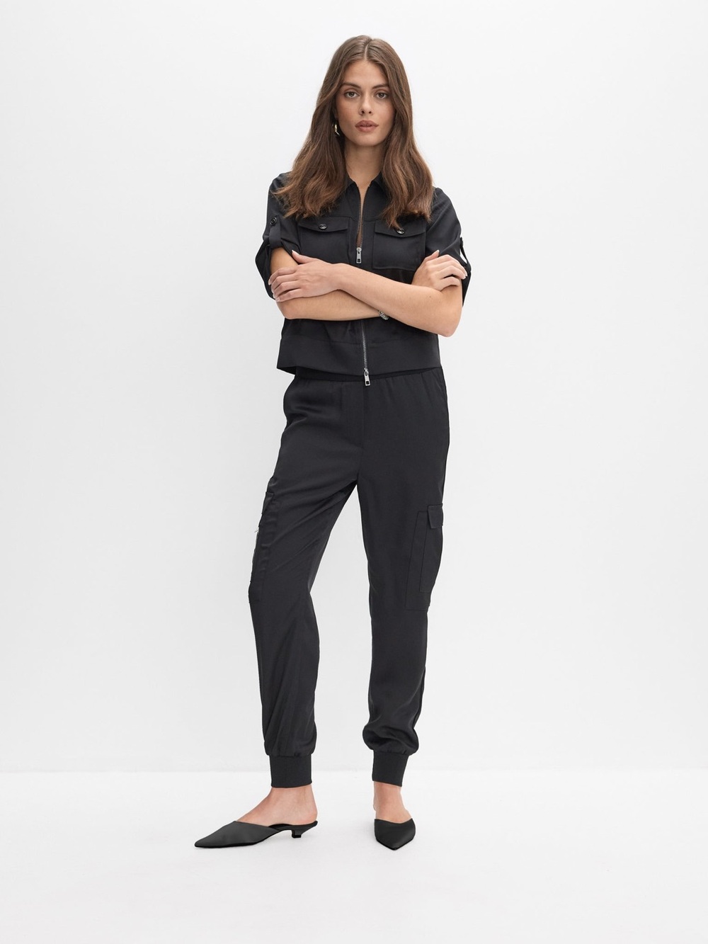 Melanie Lyne Cargo Jogger Pants in Black size 10